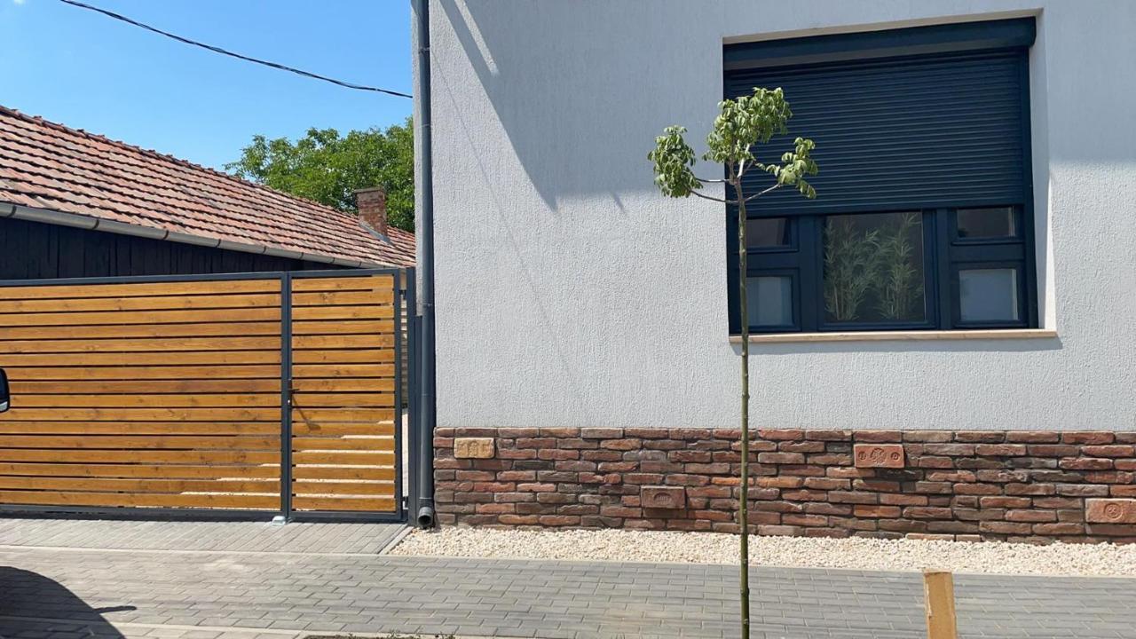 Thermal Apartmanok Raday 4 - Namaste Hajdúszoboszló Екстериор снимка